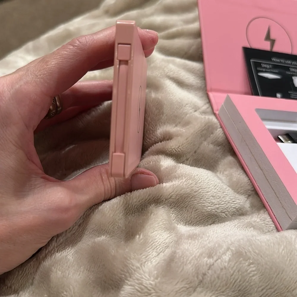Clutch Pro Portable pink iPhone lightning Charger NWT in box